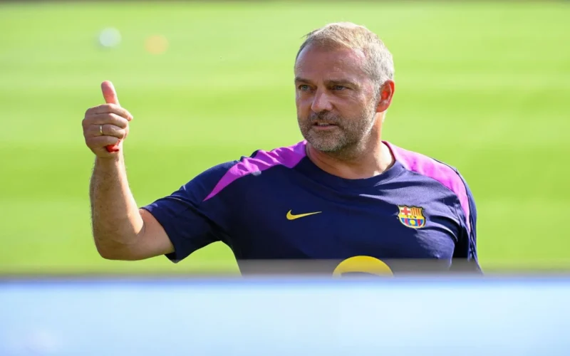 برشلونة يسرّع قراره بشأن مستقبل فليك بعد تراجع النتائج